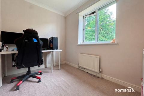2 bedroom maisonette for sale, Finch Close, Tadley, Hampshire