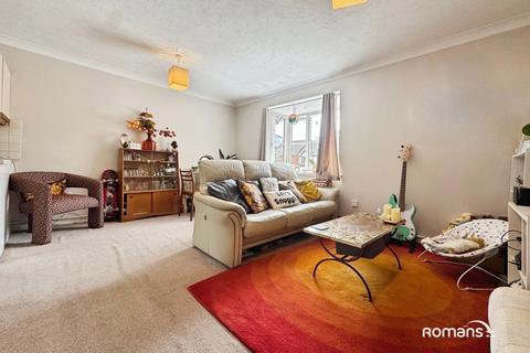 2 bedroom maisonette for sale, Finch Close, Tadley, Hampshire