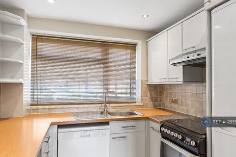 2 bedroom flat to rent, Haygarth, Knebworth, SG3