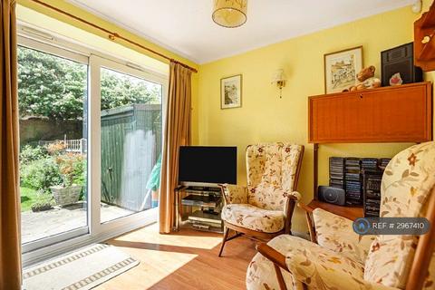 2 bedroom terraced house to rent, Crosier Road, Ickenham, Uxbridge, UB10