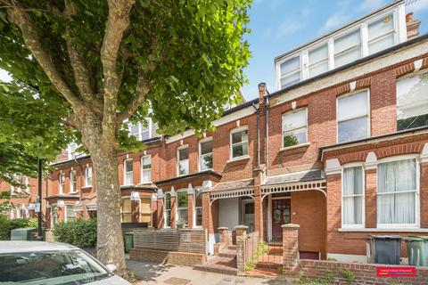 3 bedroom flat for sale, Fortis Green Avenue, London, N2