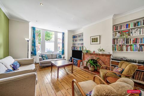 3 bedroom flat for sale, Fortis Green Avenue, London, N2