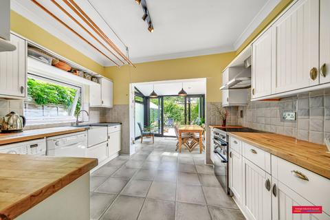 3 bedroom flat for sale, Fortis Green Avenue, London, N2