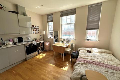 Studio to rent, Pentonville Road, Kings Cross, London