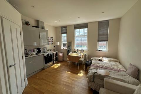 Studio to rent, Pentonville Road, Kings Cross, London