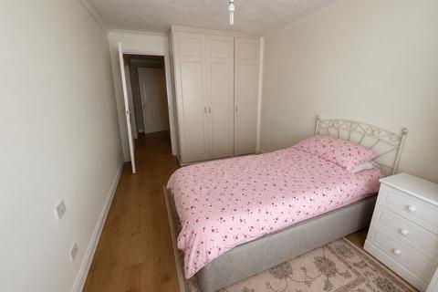 1 bedroom retirement property for sale, Manor Farm Court Manor Farm Lane, Egham, Surrey, TW20