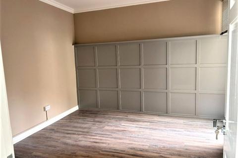 2 bedroom apartment to rent, Edmund Road, Southsea PO4