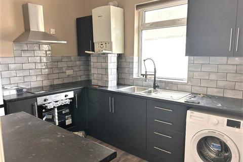 2 bedroom apartment to rent, Edmund Road, Southsea PO4