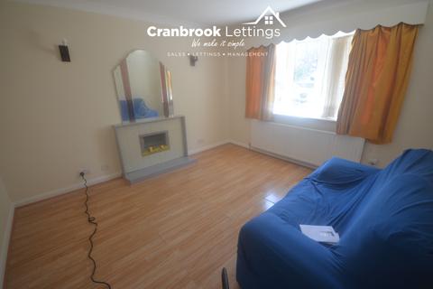 2 bedroom maisonette to rent, Eastern Avenue, IG2