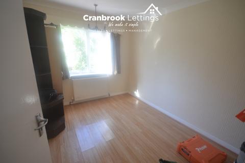 2 bedroom maisonette to rent, Eastern Avenue, IG2