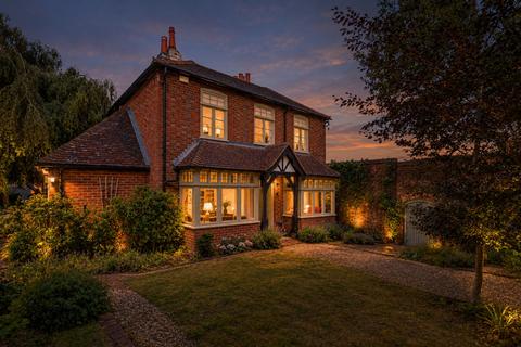 4 bedroom detached house for sale, Petworth Road, Witley GU8 5LS