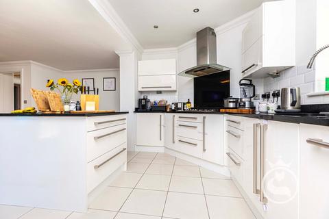 4 bedroom detached house for sale, Springfield Road, Poole BH14