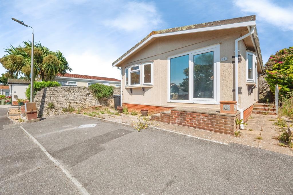 Detached house exterior, driveway