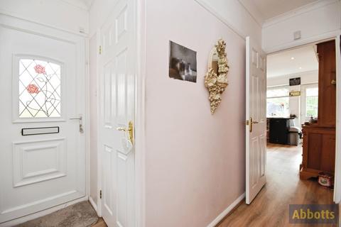 2 bedroom bungalow for sale, Downesway, Benfleet, Essex, SS7
