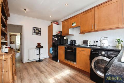 2 bedroom bungalow for sale, Downesway, Benfleet, Essex, SS7