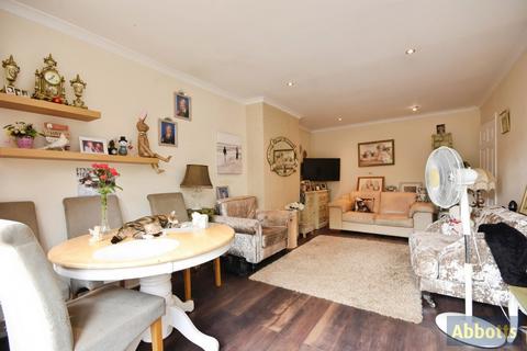 2 bedroom bungalow for sale, Downesway, Benfleet, Essex, SS7