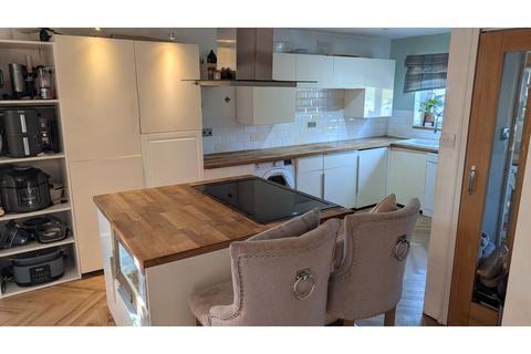 4 bedroom detached house for sale, Wroxham Close, Frodsham, WA6
