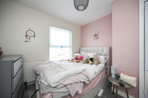 2 bedroom terraced house to rent, King Street, Bedfordshire LU5