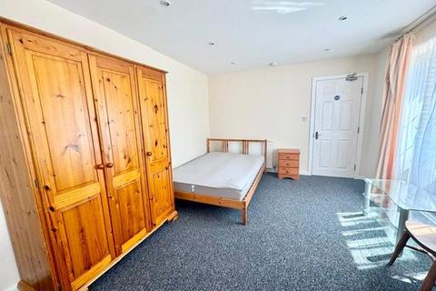 1 bedroom in a house share to rent, Therfield Walk, Dunstable LU5