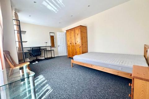 1 bedroom in a house share to rent, Therfield Walk, Dunstable LU5
