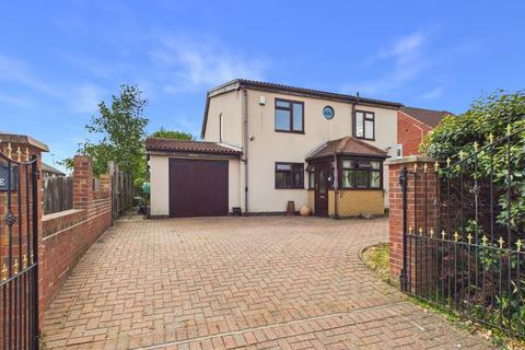 3 bedroom detached house for sale, Kirk Drive, Newark NG22