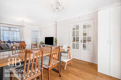 2 bedroom terraced house for sale, Fencepiece Road, Hainault, IG6