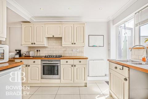 2 bedroom terraced house for sale, Fencepiece Road, Hainault, IG6