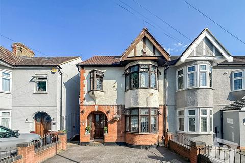 4 bedroom semi-detached house for sale, Rose Glen, Romford, RM7
