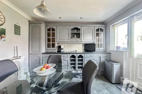 4 bedroom semi-detached house for sale, Rose Glen, Romford, RM7