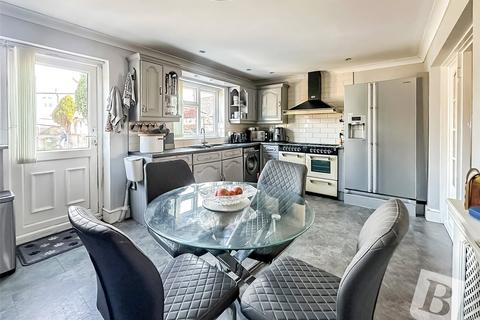4 bedroom semi-detached house for sale, Rose Glen, Romford, RM7