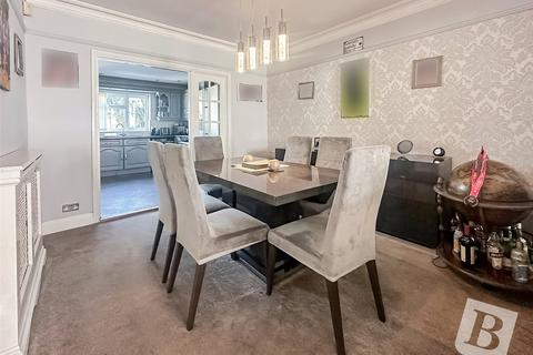 4 bedroom semi-detached house for sale, Rose Glen, Romford, RM7