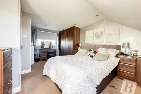 4 bedroom semi-detached house for sale, Rose Glen, Romford, RM7