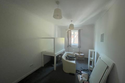 16 bedroom detached house to rent, Dunstable, LU6