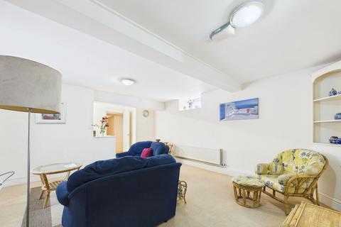 undefined, The Common, Matlock DE4