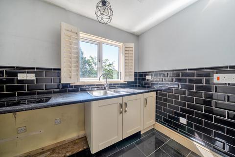 1 bedroom apartment for sale, Bramhope Lane, London