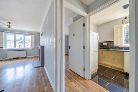 1 bedroom apartment for sale, Bramhope Lane, London