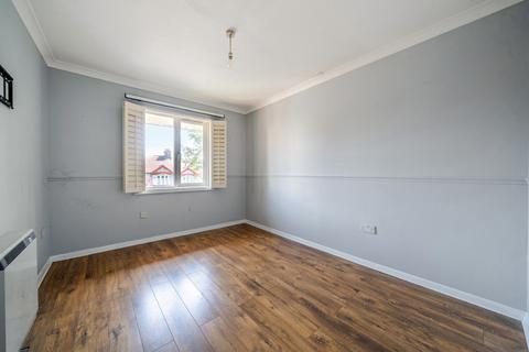 1 bedroom apartment for sale, Bramhope Lane, London