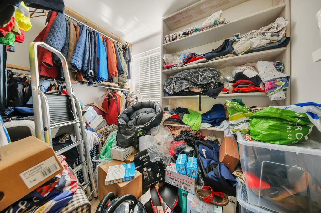 Walk-in wardrobe