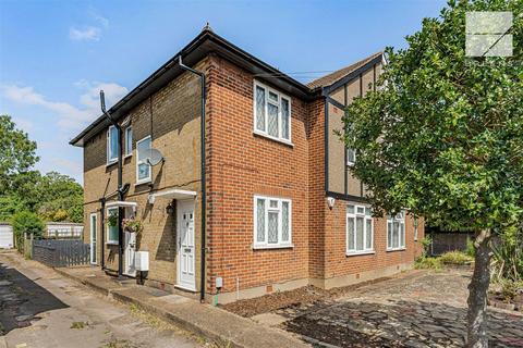 2 bedroom maisonette for sale, Warren Road, London