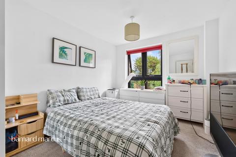 1 bedroom flat for sale, Broadwater Road, London