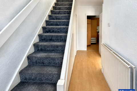 3 bedroom semi-detached house to rent, Luton LU1