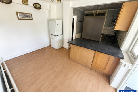 3 bedroom semi-detached house to rent, Luton LU1