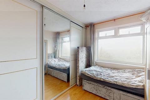 5 bedroom semi-detached house for sale, Southmere Oval, Bradford