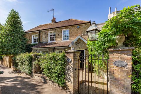 Ham Farm Road, Richmond TW10