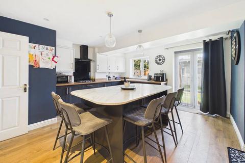 4 bedroom end of terrace house for sale, Lime Avenue, Brough, HU15 1SU