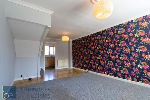 2 bedroom semi-detached house to rent, Blackthorne Close, Balderton