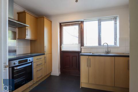 2 bedroom semi-detached house to rent, Blackthorne Close, Balderton