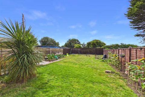 2 bedroom detached bungalow for sale, Golf Links Road, Hull