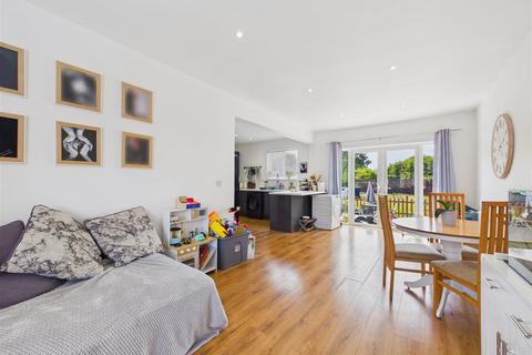 2 bedroom detached bungalow for sale, Golf Links Road, Hull