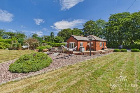 3 bedroom bungalow for sale, Park View, Wigan WN1